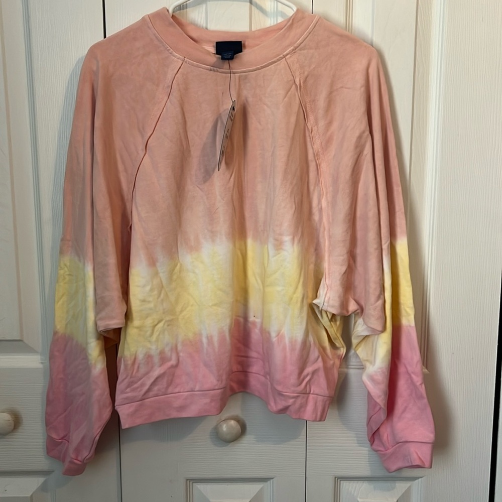 Scoop raglan tie-dye sweatshirt. New with tags.